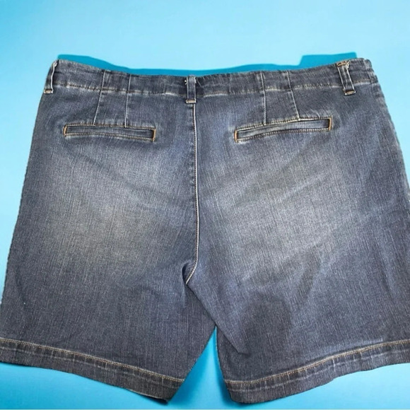 Lee Regular Fit Mid Rise Jean Shorts Size 18 - Picture 2 of 2